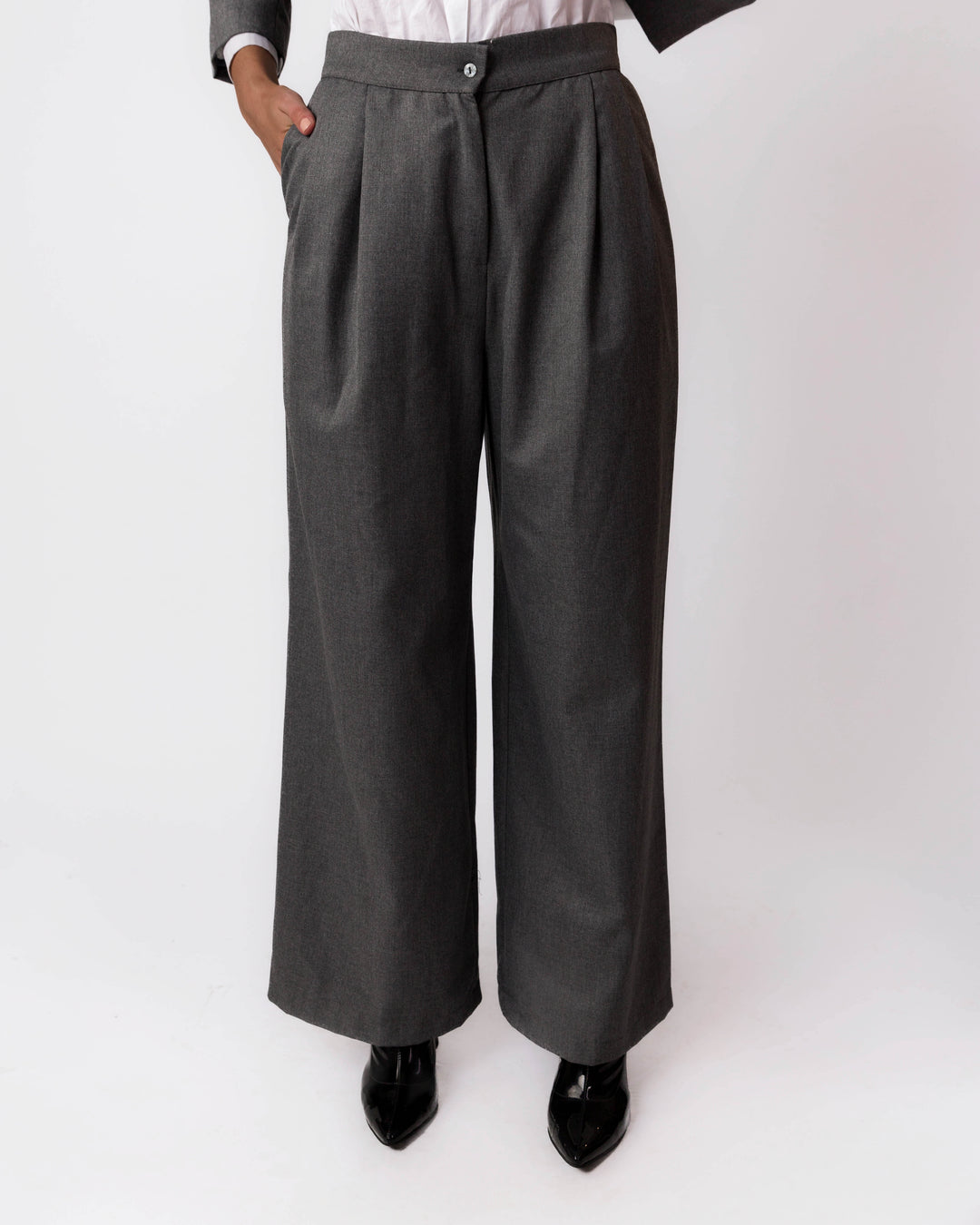 Black High Rise Pants With Front Pleats