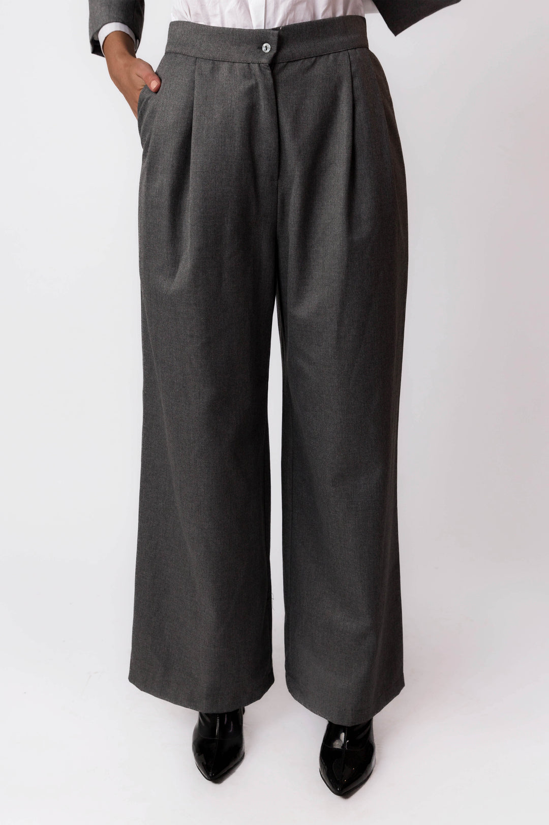 Black High Rise Pants With Front Pleats