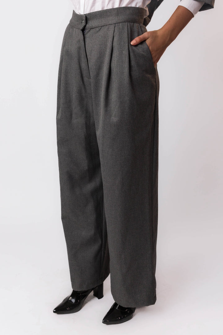 Black High Rise Pants With Front Pleats