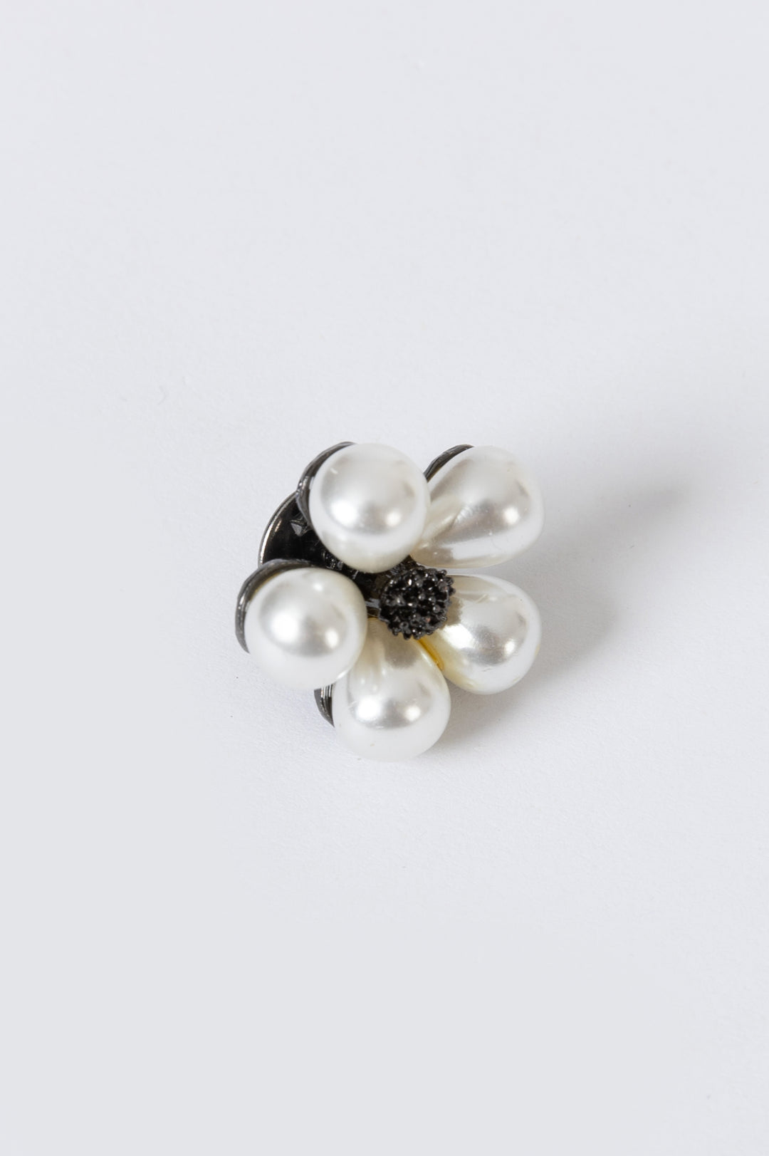 Pearl Flower Pin Brooch